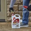 Ortho Home Defense Insecticida para interior y perímetro2: con varilla cómoda, mata hormigas, cucarachas, arañas, pulgas y garrapatas, sin olor, 1.1 gal. - Imagen 3