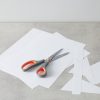 Amazon Basics - Tijeras de oficina multiusos, agarre cómodo, titanio fundido, acero inoxidable, paquete de 3 - Imagen 7