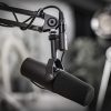 Shure SM7B Micrófono dinámico vocal para transmisión, podcast y grabación, micrófono de estudio XLR para música y discurso, frecuencia de amplio rango, sonido cálido y suave, construcción resistente, parabrisas desmontable - negro - Imagen 8