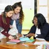 Rotuladores de punta de fieltro Paper Mate Flair | Rotuladores de punta media de 0,7 milímetros | Suministros escolares para profesores y estudiantes | Colores surtidos, 12 unidades. - Imagen 4