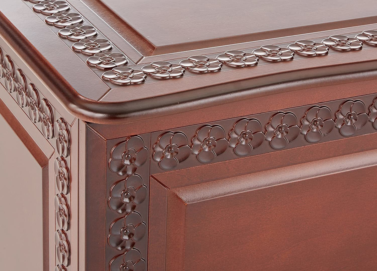 Pecho De Cedro Con La Talla Y Bun Pies De Profundidad Tabaco